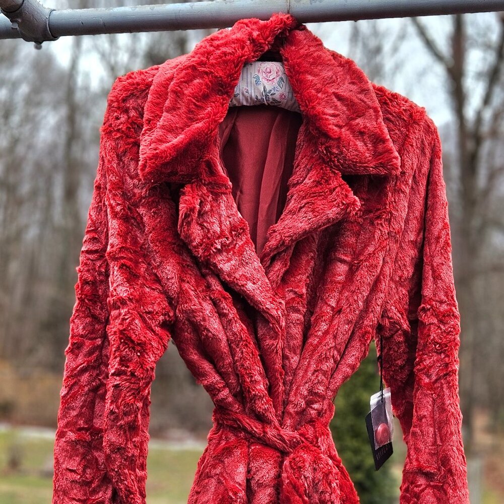 Sisters beautiful faux fur red jacket with belt size L NWT
